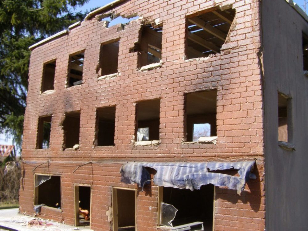 Create a Brick Building in 1/25 scale 17