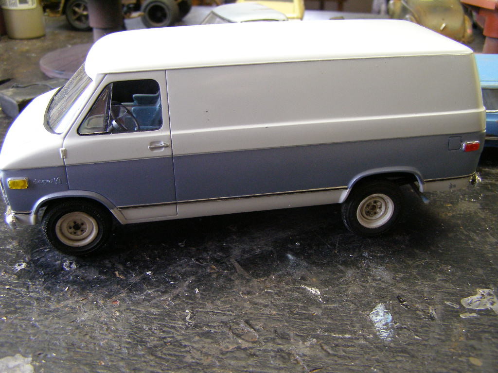1/25 Scale Chevy Van 23