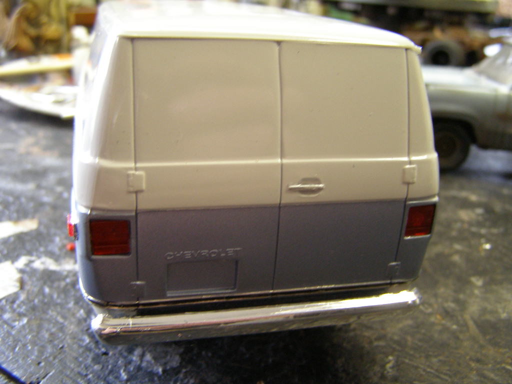 1/25 Scale Chevy Van 22