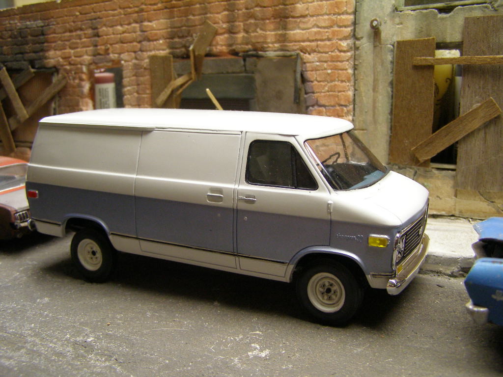 1/25 Scale Chevy Van 19